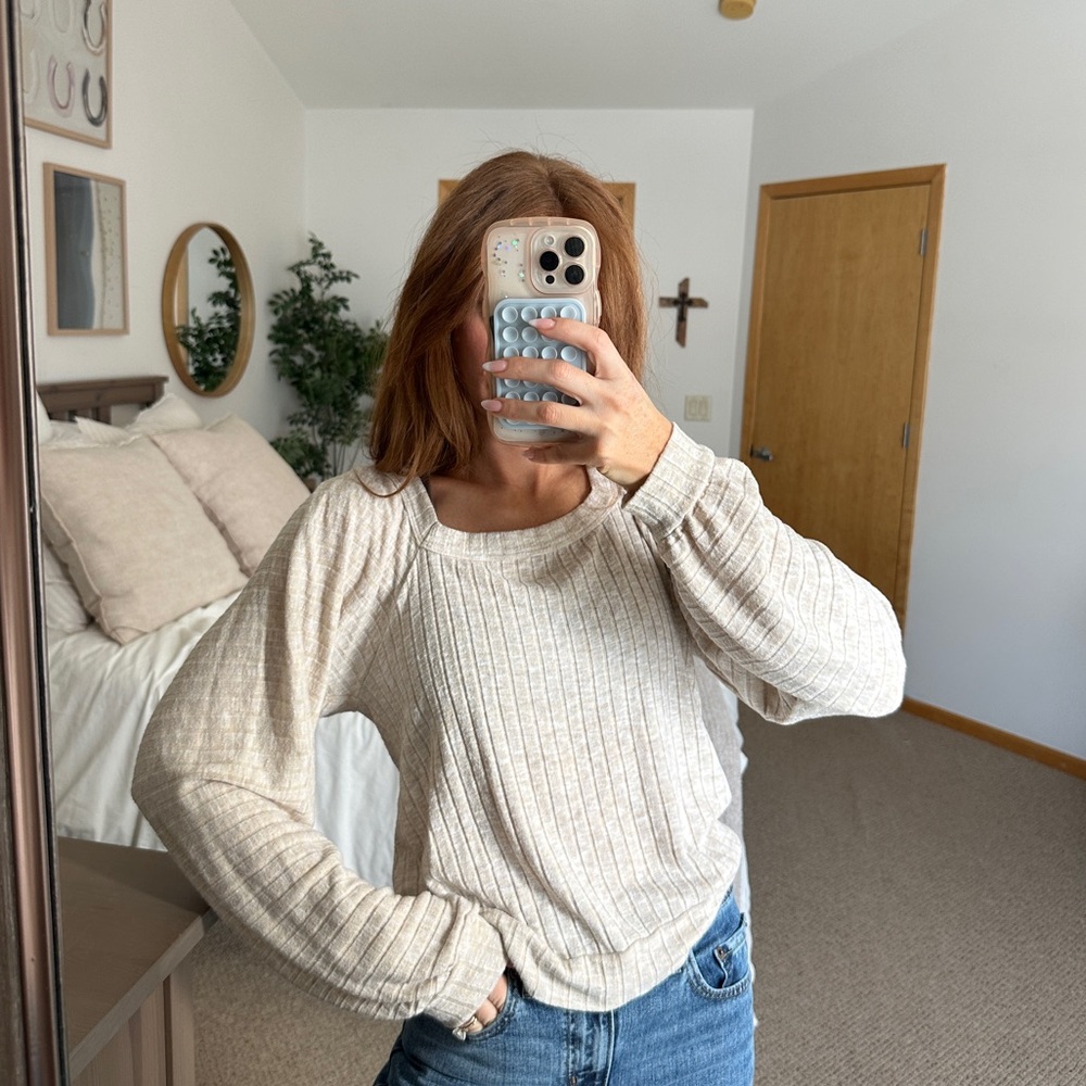 Women's Cream Ribbed Top (size xs fits like s/m)